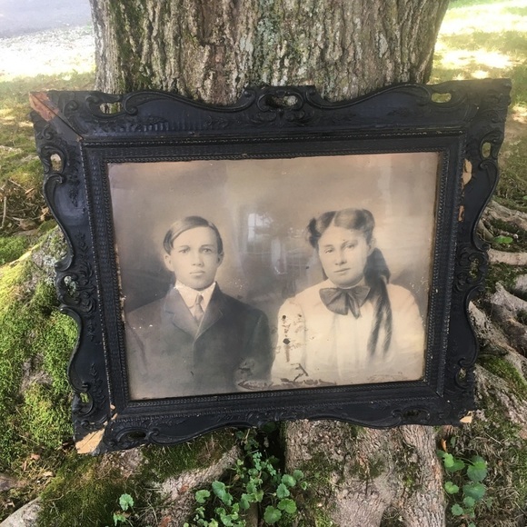 Antique Victorian Frame 1800’s Portrait Photograph - Picture 1 of 9